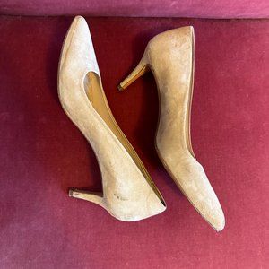 INEZ LOLA HEEL PUMP  (2.8 inches) in Nude Suede size 9.5 NARROW